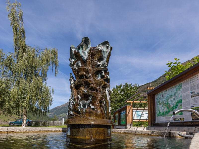 Brunnen Dorfplatz Katharinaberg