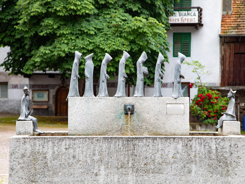 Brunnen Dorfplatz Karthaus